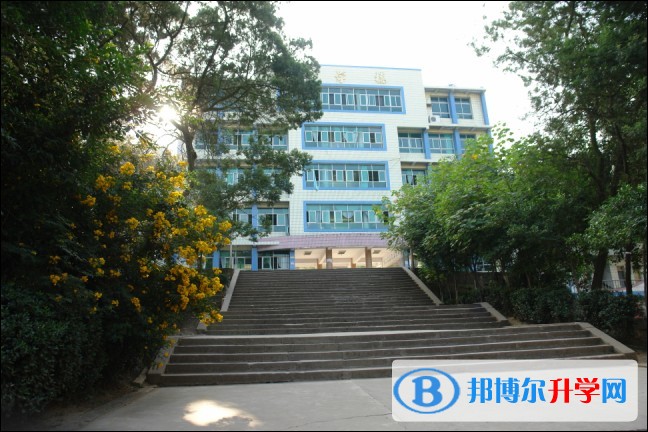 重庆市石柱民族中学校怎么样、好吗
