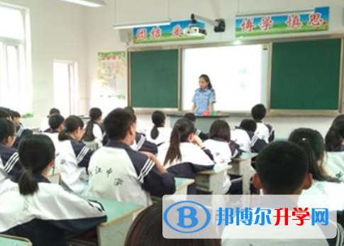 崇州市三江镇中学2022年学费、收费多少