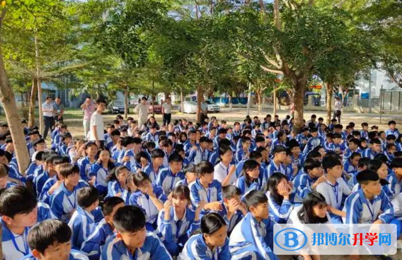 乐东县冲坡中学地址在哪里，哪个地区，哪个城市?