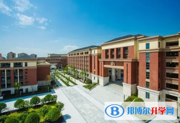 重庆市第八中学校(沙坪坝校区)地址，乘车路线